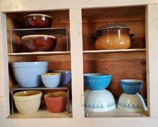 Pyrex & Pottery Bowls