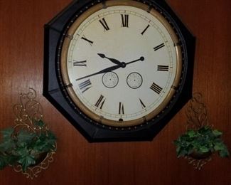 Modern wall clock