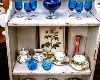 WOODEN SHELVES WITH GLASSWARE