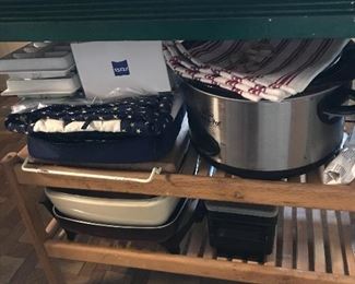 Lots of kitchen ware