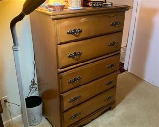 Vintage dresser in mint condition. Standing bendable light also for sale. 
