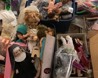 hundreds of vintage dolls 