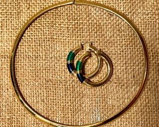 14k Gold omega choker necklace and 14K gold hoop earrings with enameling, Italy