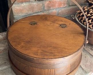 Large primitive band box with swing handle (primitive storage box with hinged flap on lid)