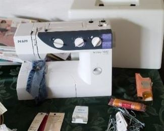 Pfaff Hobby 1042 sewing machine