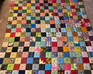 Simply squares. Zigzag machine stitch. Top to top, puffy back. Same squares front and back. Heavy. No rips, stains,  or tears. Excellent vintage condition. 81” x 62”