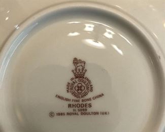 Royal Doulton Rhodes pattern 
Service for 12 with extras. 78 total pieces.