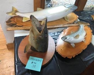 3 Taxidermy Items https://ctbids.com/#!/description/share/261583