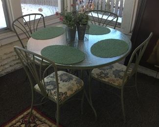 NICE METAL AND GLASS TABLE WITH 4 CHAIRS