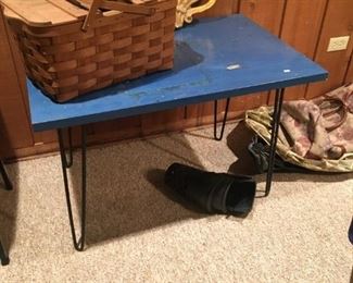 VINTAGE HAIR PIN TABLE