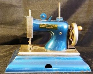 Casige Little modiste, antique sewing machine toy