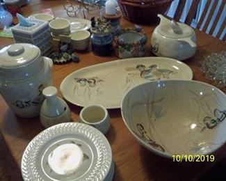 Red Wing " Bob White " Dinnerware pieces.