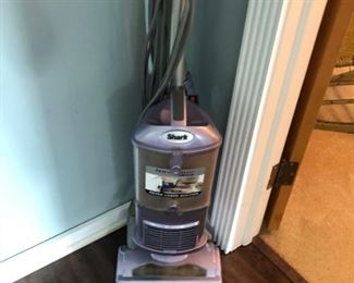 Shark liftaway navigator vac