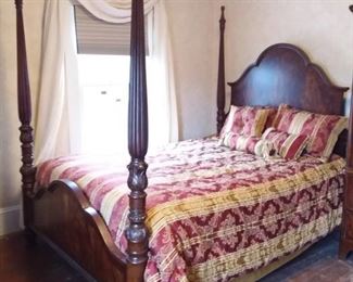 Broyhill Queen Bed with Mattress Set