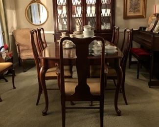 Thomasville Dining room table and chairs