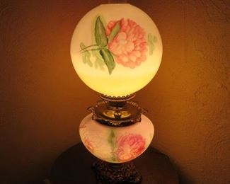 Antique Gone With the Wind lamp