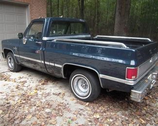 !987 Chevy Silverado  105,550 miles super nice