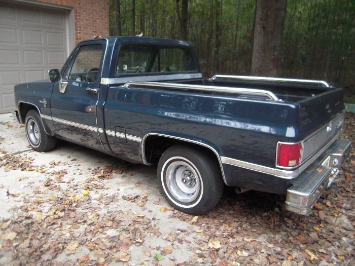 !987 Chevy Silverado  105,550 miles super nice
