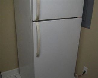 18 cu ft fridge