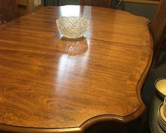 Table chairs hutch great condition