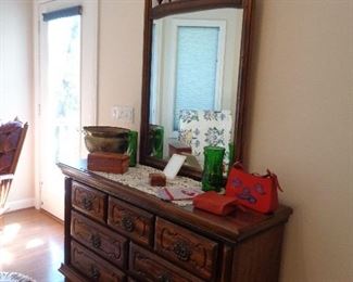 dresser w/mirror