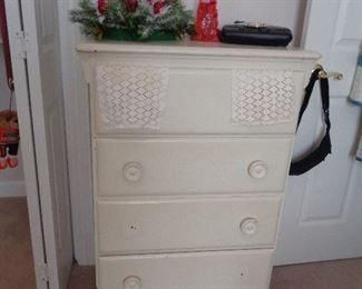 chest of drawers