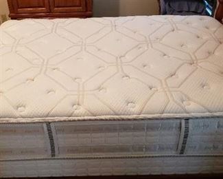 Queen Size i- series Thick (12 ) One-sided Mattress and Box springs Set - Nice - no visible stains - bed frame not included (it's lot #3020)