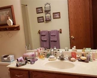 Contents of Hall Bathroom - various items