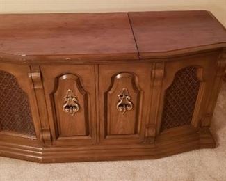 Vintage Zenith Console Stereo - could only get the radio to work - 50  x 19  x 25