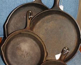 kitchen Lodge cast iron skillets
