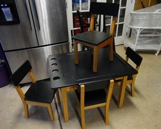 Child's play table 4 chairs