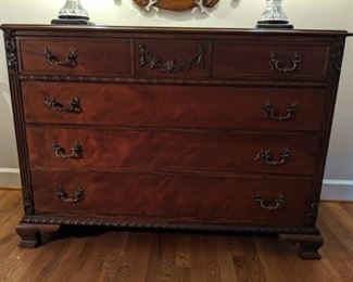 Vintage Thomasville 4-drawer 1940's mahogany chest, from the period when they made decent furniture, not schlock!