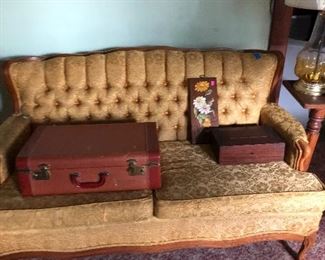 Gold settee good condition 
