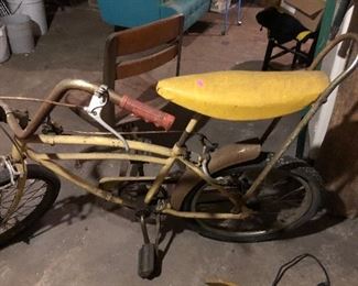Stingray bike with banana seat