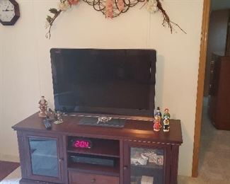 Great working 40" Sharp TV with HDMI, USB ports