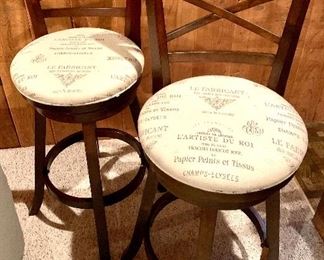 2 bar stools