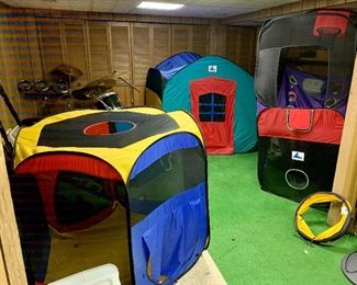 Kids Foldable tent playhouse & basketball hoop
