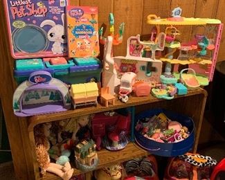 Littlest pet shop
Groovy girls car, horse, backpack, tent, makeup table