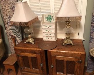 matching lamps and  chests !  lots of retro /vintage stuff 