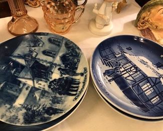 lots of these vintage collector plates- many consecutive years on the christmas plates