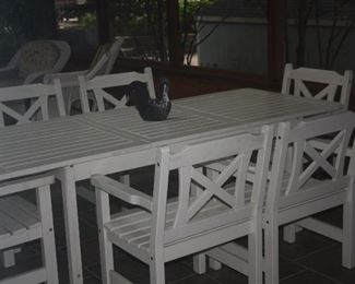 WHITE WOOD PATIO TABLE + 6 CHAIRS