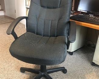 Computer chair in excellent condition.