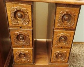 SEWING DRAWERS TABLE