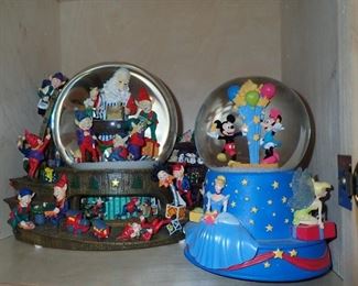 DISNEY WATER GLOBES