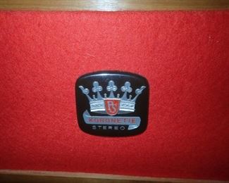 KORONETTE STEREO / PS - STEREO - BAR - RADIO - RECORD PLAYER - AM / FM  AND FIREPLACE WITH BUILT IN SPEAKERS . TOP PANELS DROP DOWN.