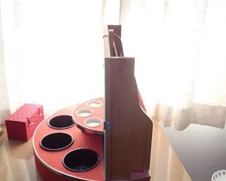 KORONETTE STEREO / PS - STEREO - BAR - RADIO - RECORD PLAYER - AM / FM  AND FIREPLACE WITH BUILT IN SPEAKERS . TOP PANELS DROP DOWN.