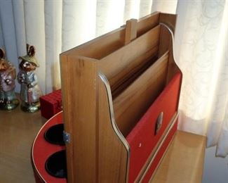 KORONETTE STEREO / PS - STEREO - BAR - RADIO - RECORD PLAYER - AM / FM  AND FIREPLACE WITH BUILT IN SPEAKERS . TOP PANELS DROP DOWN.