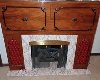 KORONETTE STEREO / PS - STEREO - BAR - RADIO - RECORD PLAYER - AM / FM  AND FIREPLACE WITH BUILT IN SPEAKERS . TOP PANELS DROP DOWN.
