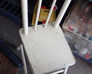 WHITE DOLL CHAIR