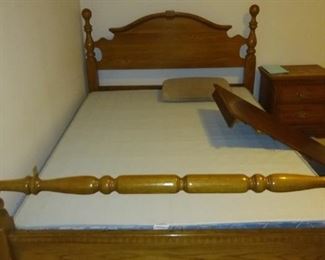 Queen Size Oak 4 Post Bed 